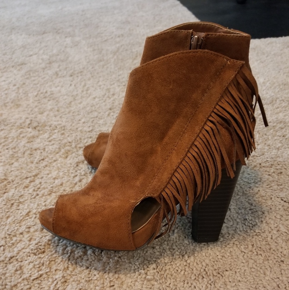 *New* Size 7 Qupid Fringe Booties